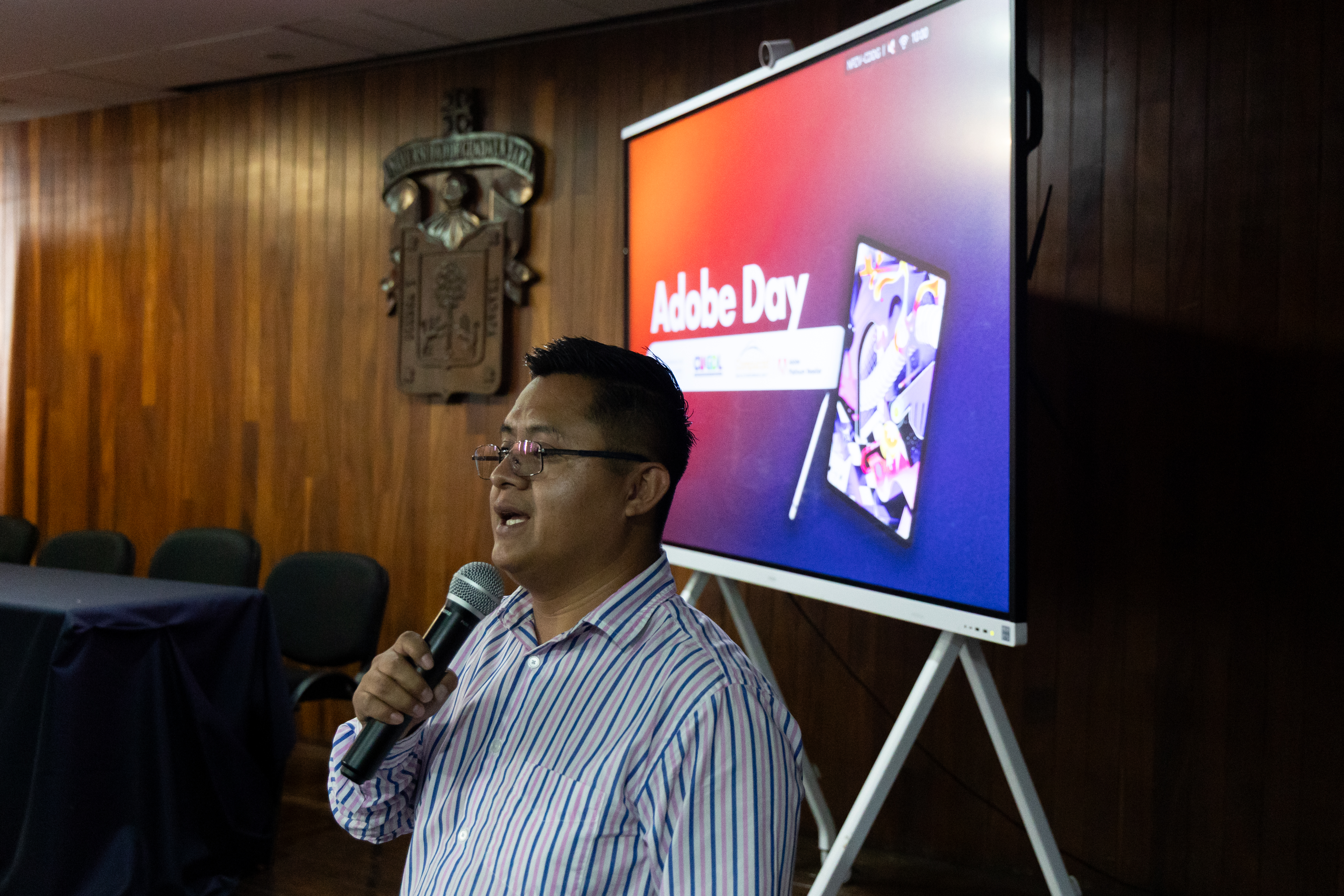 CUGDL fortalece la creatividad digital con taller especializado de Adobe
