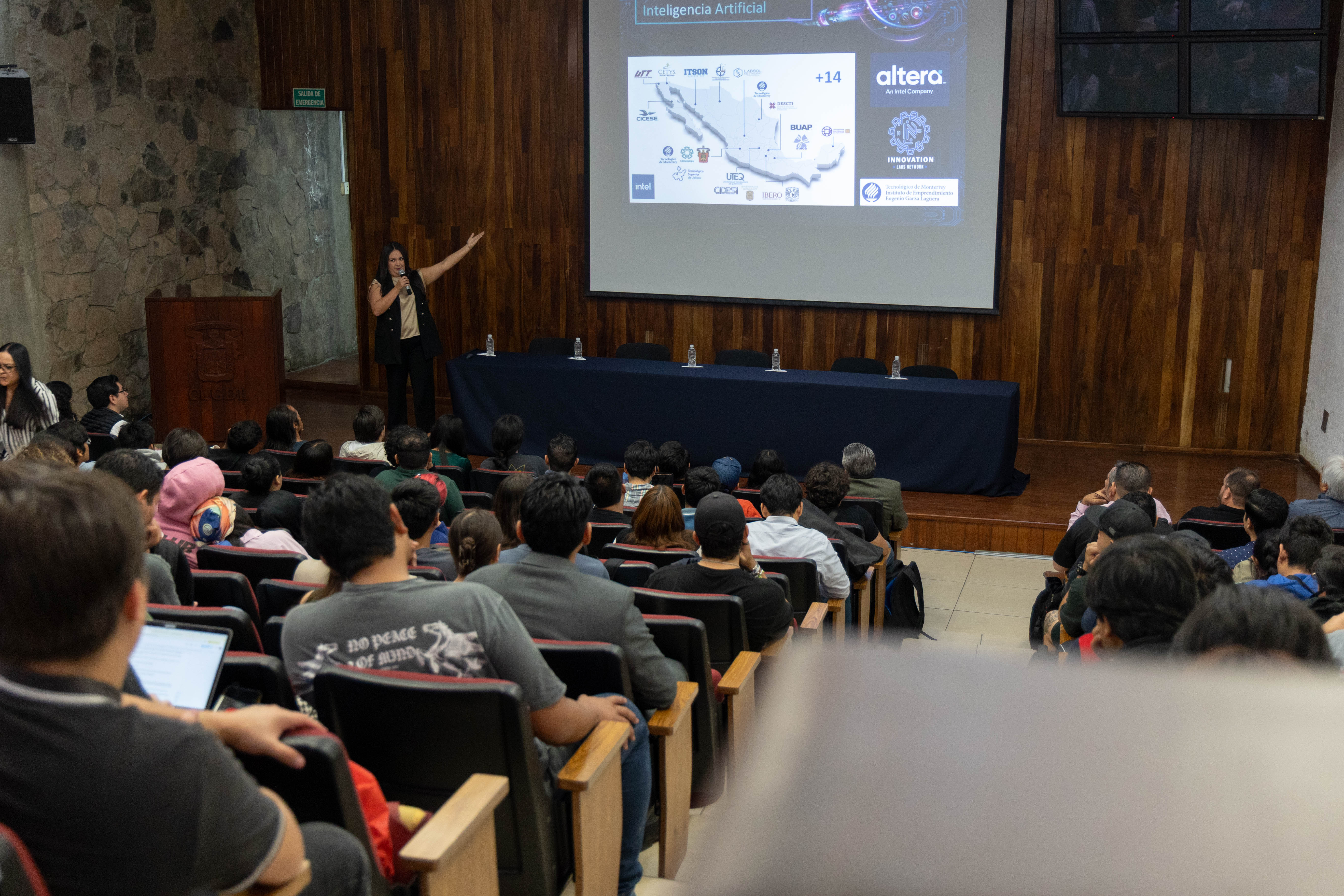 Brindan actualización en AI y ciencia de datos para fortalecer perfiles de egreso en CUGDL