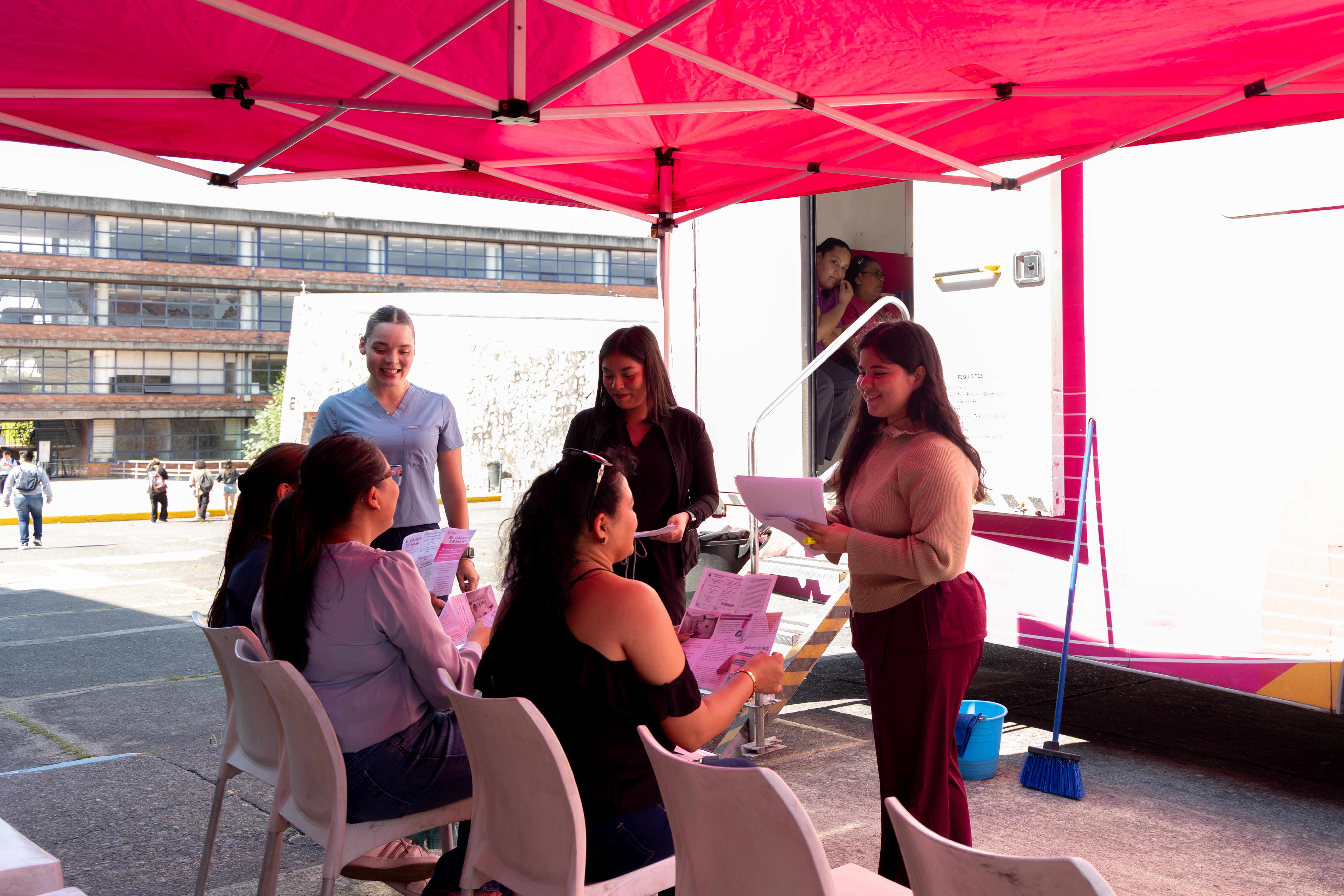 Realizan jornada de mastografías gratuitas en CUGDL