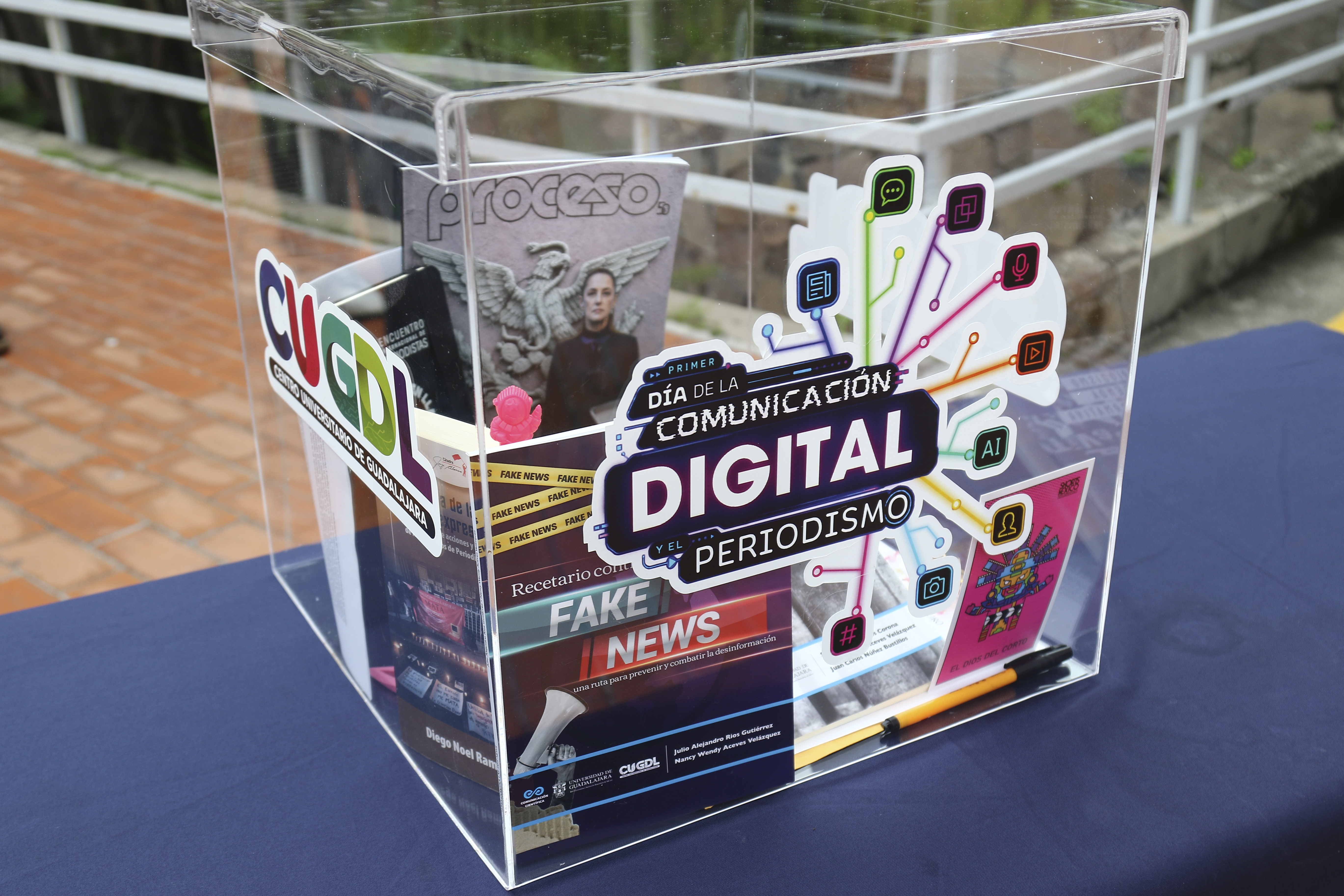 Crea CUGDL cápsula del tiempo para preservar la memoria del periodismo actual
