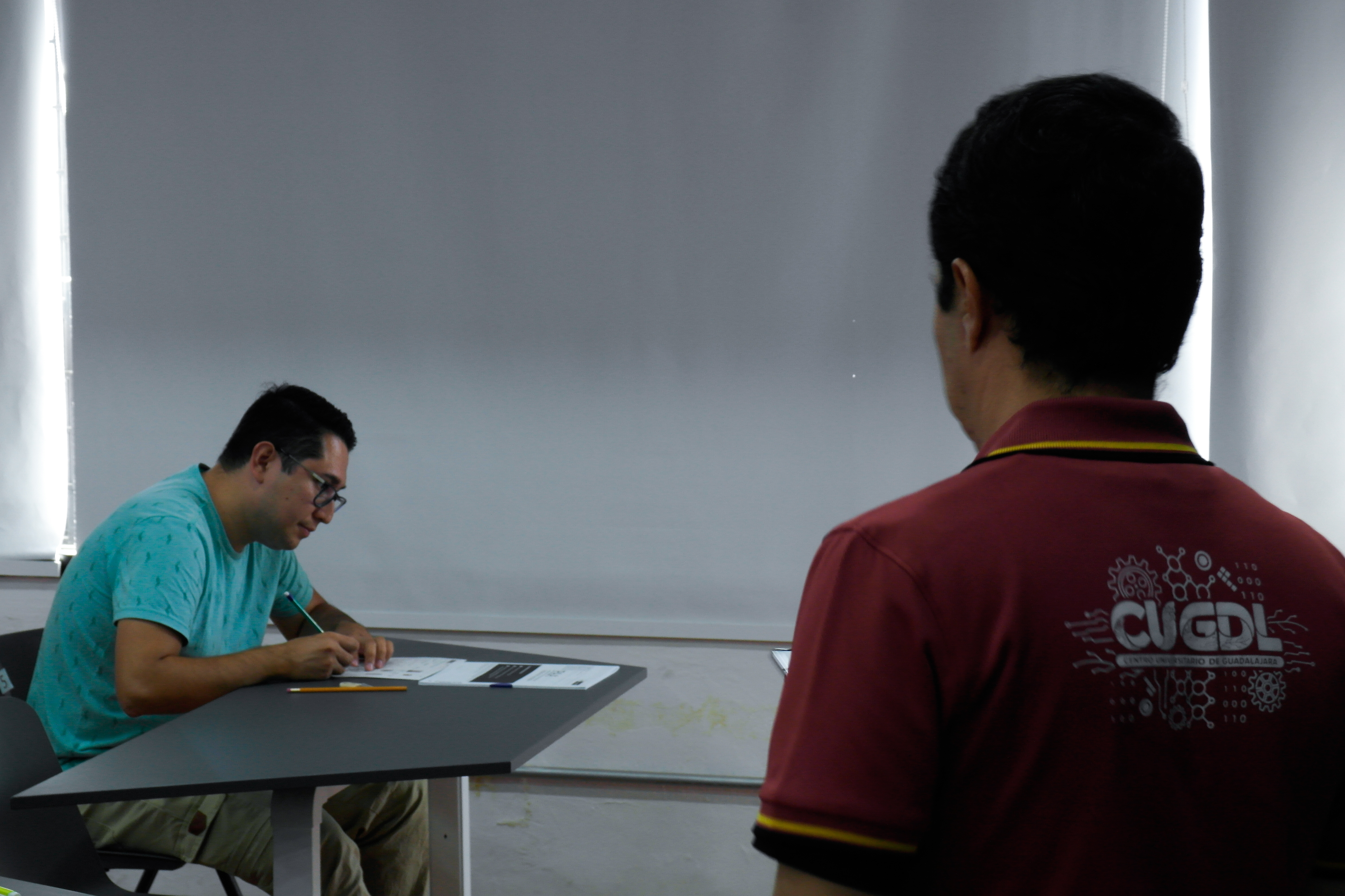 Asisten 1202 aspirantes al CUGDL para presentar su examen de admisión UDG