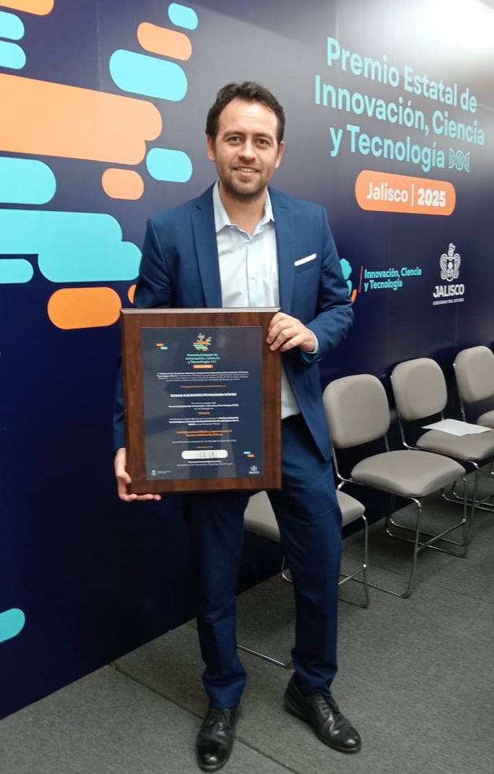 “No le tengamos miedo a la IA”: Dr. Edgar Ruvalcaba gana Premio Estatal de Ciencia e Innovación 2025