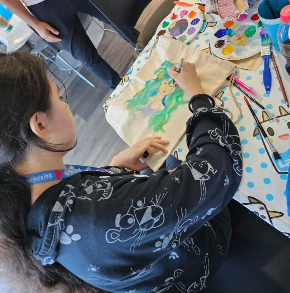 Con perseverancia, disciplina y organización, esta alumna de Creatividad digital del CUGDL enfrentó retos para cumplir su meta de ir a Asia