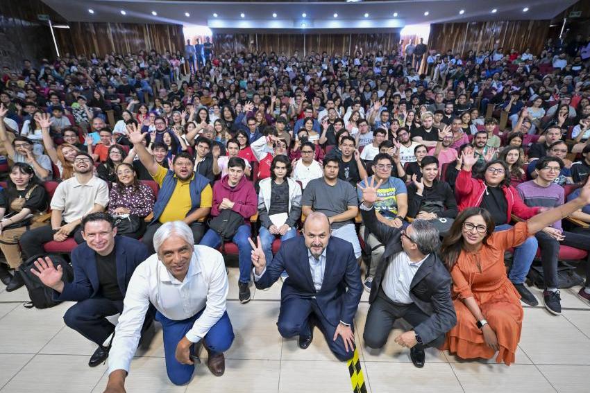 Abre sus puertas el CUGDL y recibe a los primeros 600 alumnos en su historia