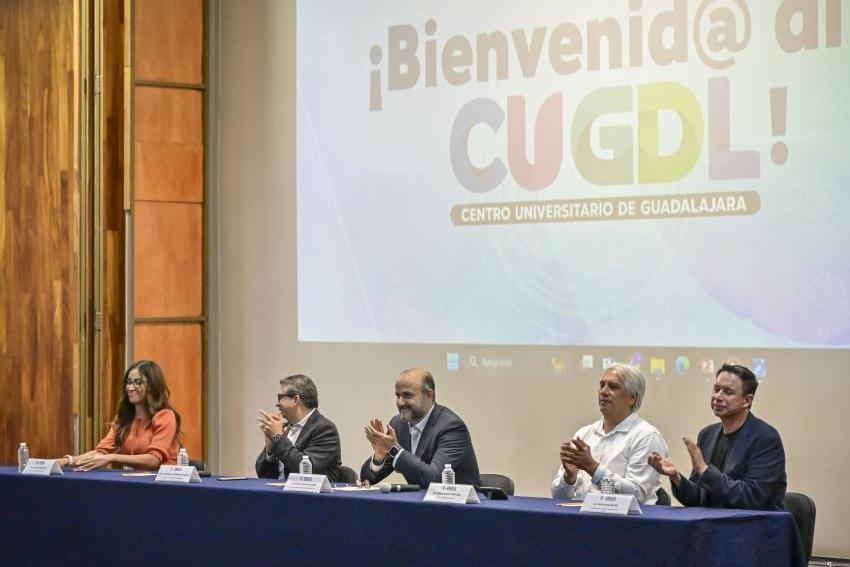 Abre sus puertas el CUGDL y recibe a los primeros 600 alumnos en su historia