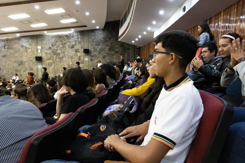 Provoca Paco Ignacio Taibo II a estudiantes de CUGDL aferrarse a la lectura