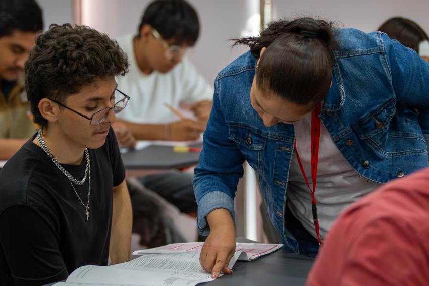 Asisten 837 aspirantes al CUGDL para presentar su examen de admisión UdeG