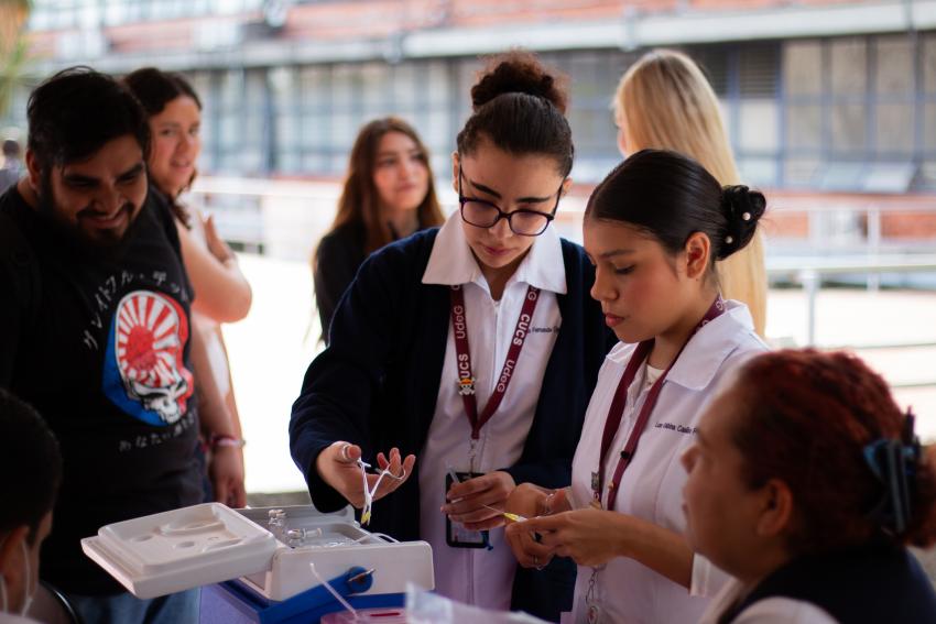 La campaña de vacunación se llevó a cabo el martes 19 y miércoles 20 de noviembre en el Centro Universitario de Guadalajara (CUGDL) con la aplicación de vacunas contra la Influenza estacional, Neumococo, Hepatitis B y Tétanos.