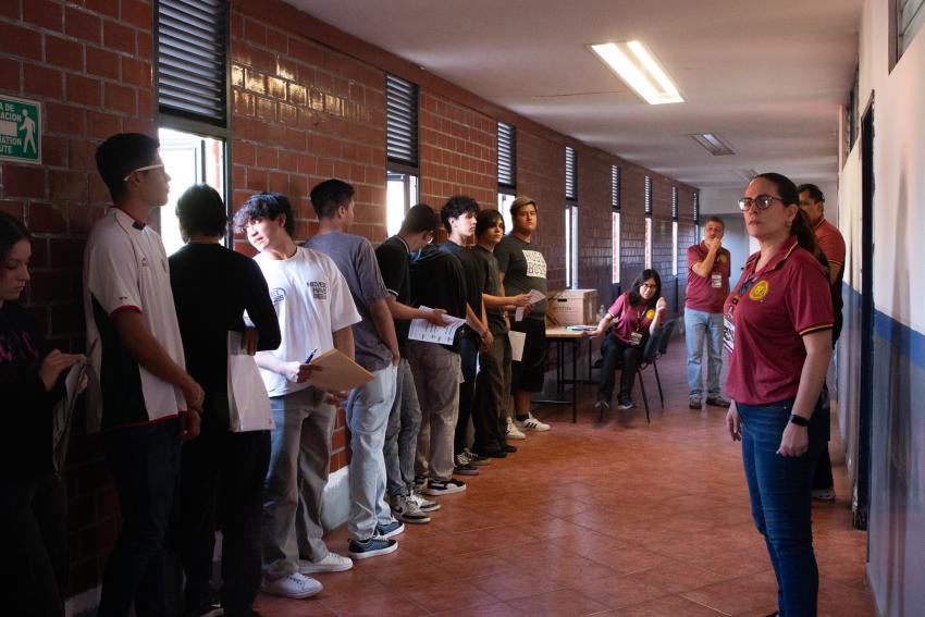 Asisten 1,202 aspirantes al CUGDL para presentar su examen de admisión UdeG