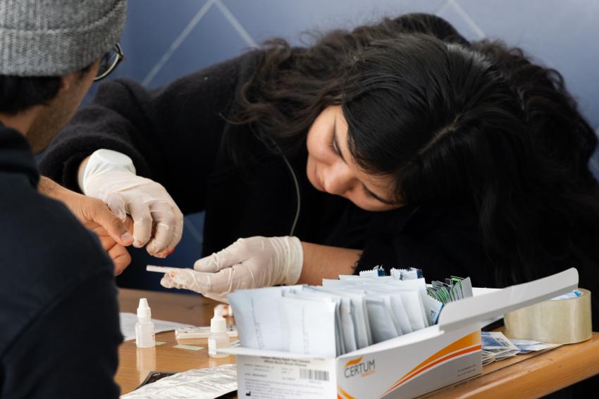 La Feria Salud con Orgullo fortalece la cultura de salud sexual en el CUGDL