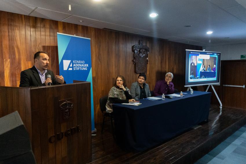 Inauguran el foro de periodismo “Voces de la democracia”, en CUGDL