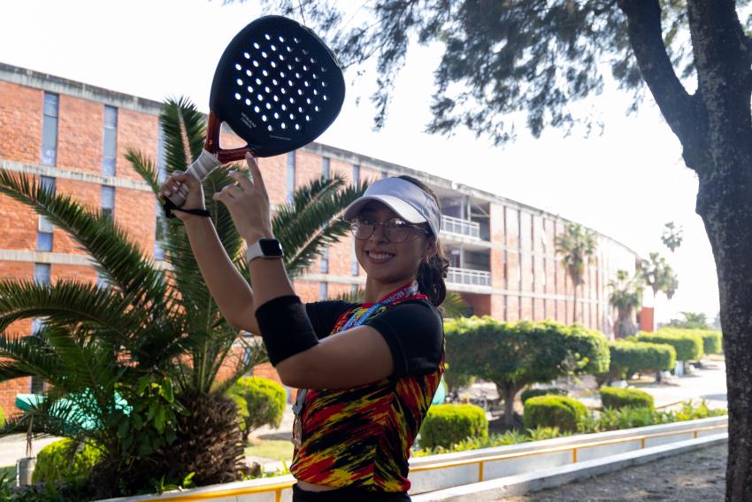 Orgullo CUGDL: Cynthia Gutiérrez conquista plata y bronce en pádel durante la Universiada Nacional 2025