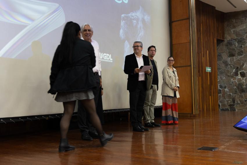 Ganadoras del Concurso de Arte Digital 2025 presentan obras sobre autocuidado y redes de apoyo en el 25