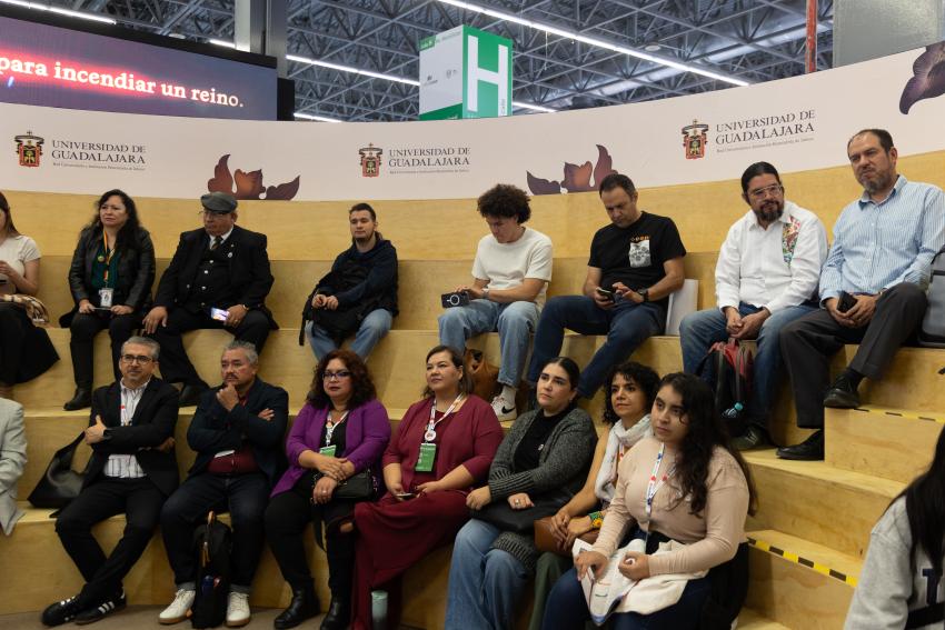 Experiencias de innovación en educación virtual protagonizan nueva obra presentada en la FIL 2025