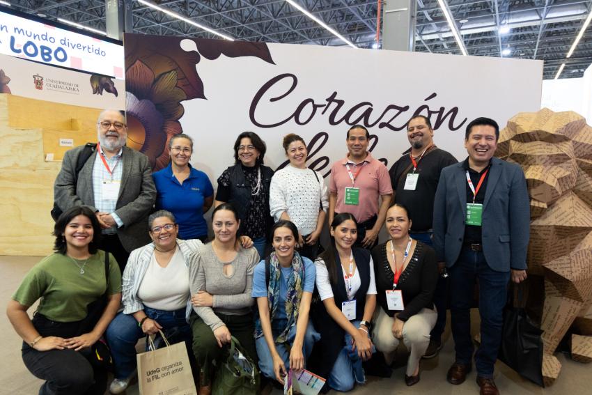 Académicos del CUGDL presentan colección sobre Gestión Cultural en la FIL 2025