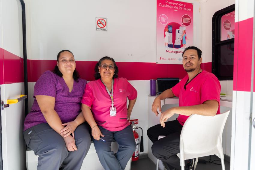 Realizan jornada de mastografías gratuitas en CUGDL