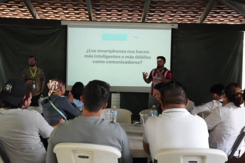 Una excursión a la futura realidad: estudiantes del CUGDL visitan Hewlett Packard