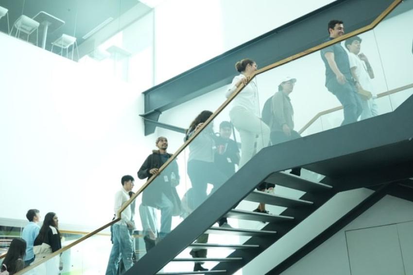 Una excursión a la futura realidad: estudiantes del CUGDL visitan Hewlett Packard