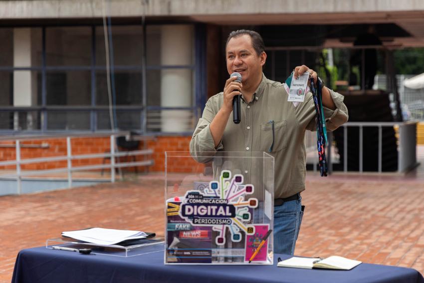 Crea CUGDL cápsula del tiempo para preservar la memoria del periodismo actual