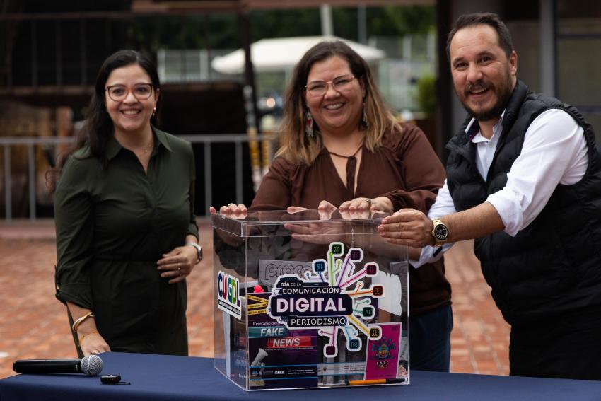 Crea CUGDL cápsula del tiempo para preservar la memoria del periodismo actual