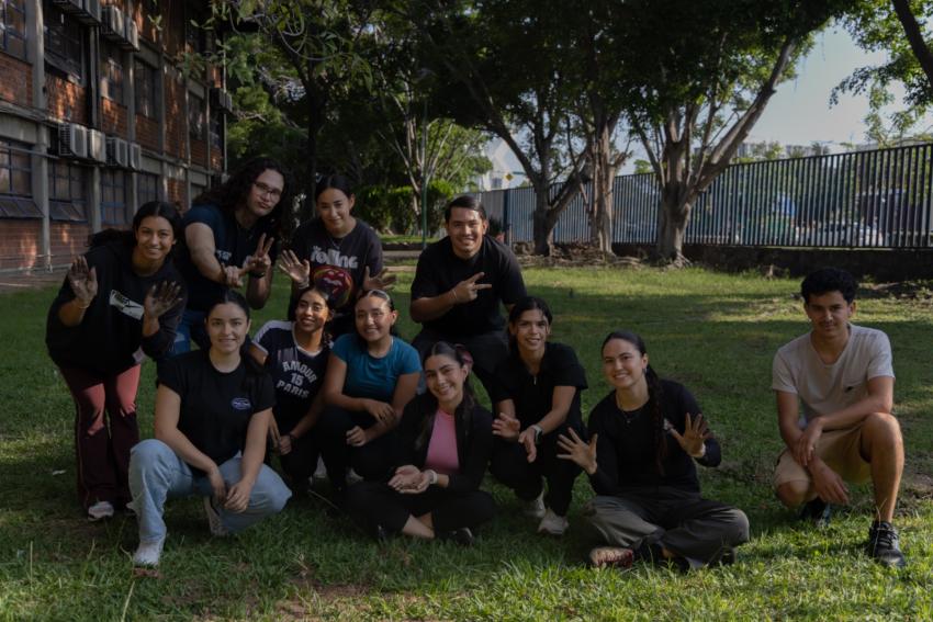 CUGDL y CUCS realizan jornada de reforestación con 30 árboles nativos