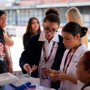 La campaña de vacunación se llevó a cabo el martes 19 y miércoles 20 de noviembre en el Centro Universitario de Guadalajara (CUGDL) con la aplicación de vacunas contra la Influenza estacional, Neumococo, Hepatitis B y Tétanos.