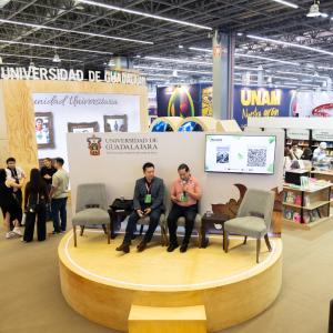 Académicos del CUGDL presentan colección sobre Gestión Cultural en la FIL 2025