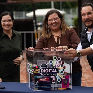 Crea CUGDL cápsula del tiempo para preservar la memoria del periodismo actual